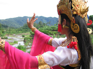 Dewi Sri dancer2